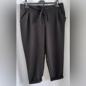 Women’s Belle Vere black cropped stretchy loose fit trousers pants size 12‎